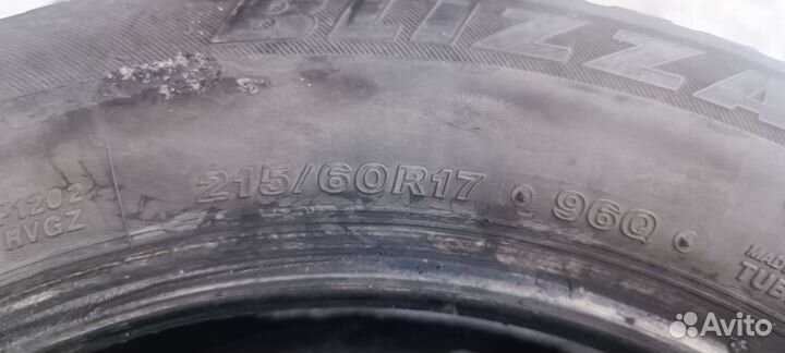 Bridgestone Blizzak Revo GZ 215/60 R17 96Q