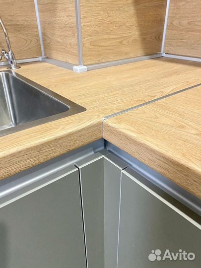 Кухонный гарнитур без ручек.Рассрочка