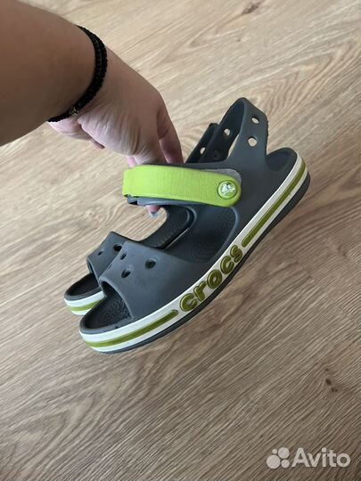 Сандали crocs J2