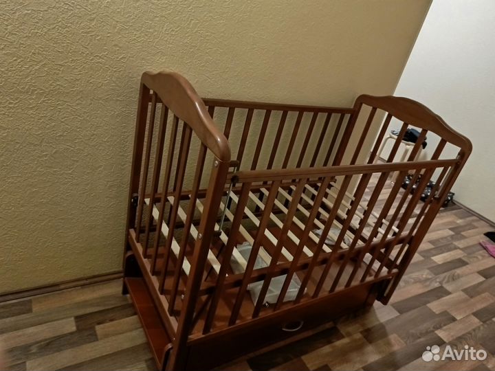 Детская кроватка