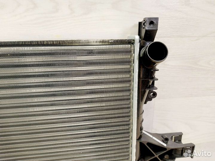 Радиатор охлаждения Volvo S80. 1998-2006