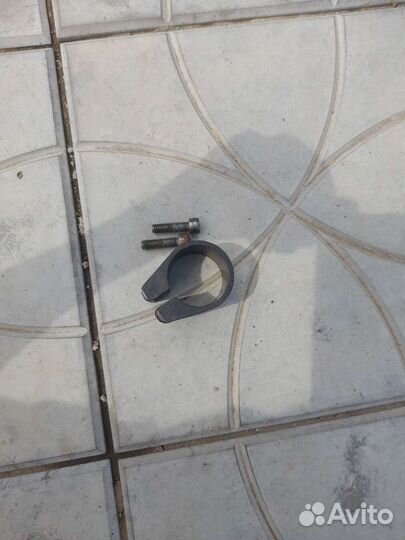 Зажим для трюкового самоката