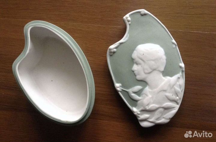 Шкатулка бисквитный фарфор.Вербилки началоXXвека