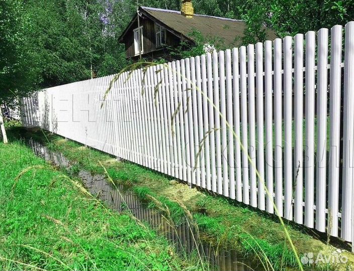 Заборы из евроштакетника со склада новые