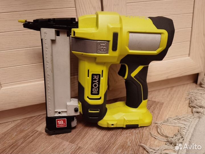 Аккумуляторный степлер Ryobi One+