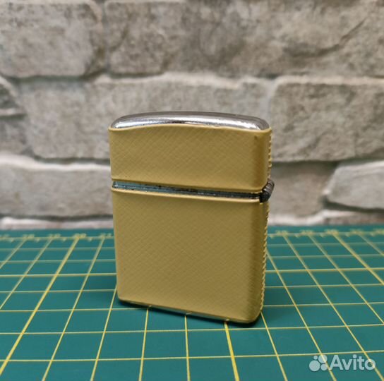 Винтажная зажигалка Revolt