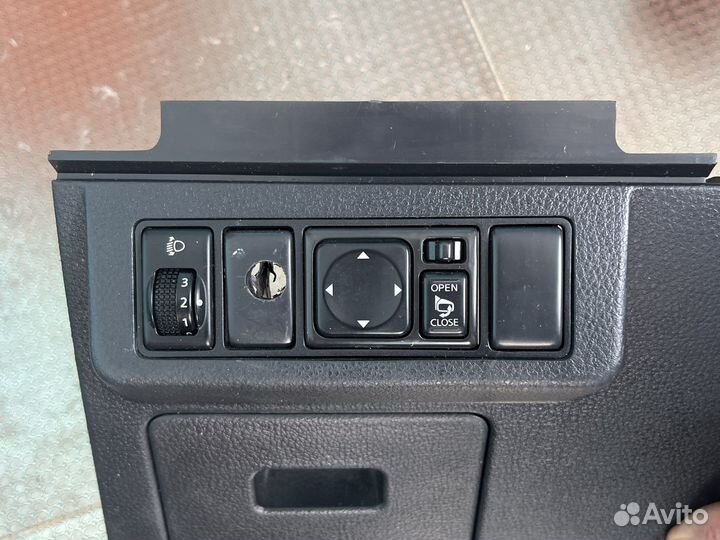 Панель подрулевая Nissan Tiida C11