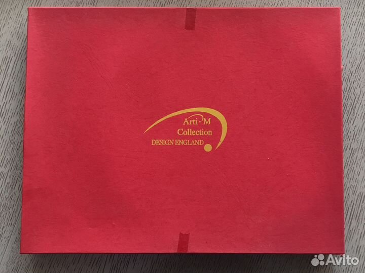 Тортовница с лопаткой из фарфора