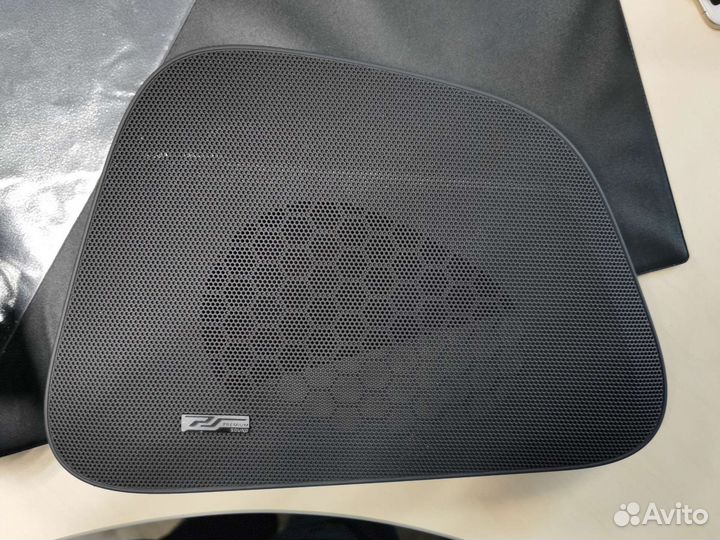 Закладная динамика с сеткой RHD Volvo XC60