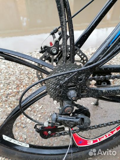 Велосипед на литых дисках BMW