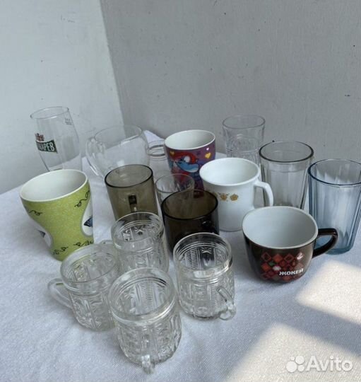 Кружки, стаканы, ложки, вилки, ножи