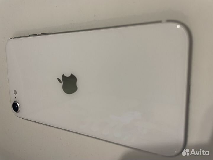 iPhone SE, 64 ГБ