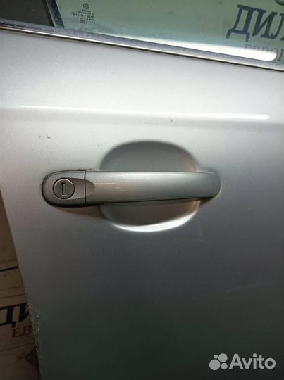 Накладка стекла переднего правого VW Jetta 2005-2