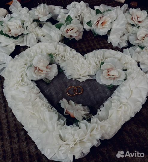 Украшение свадебного стола,капота машины