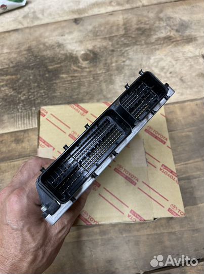 Блок управления двигателем Toyota RAV4