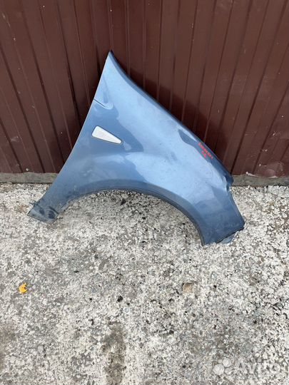 Крыло переднее правое Renault Sandero 1