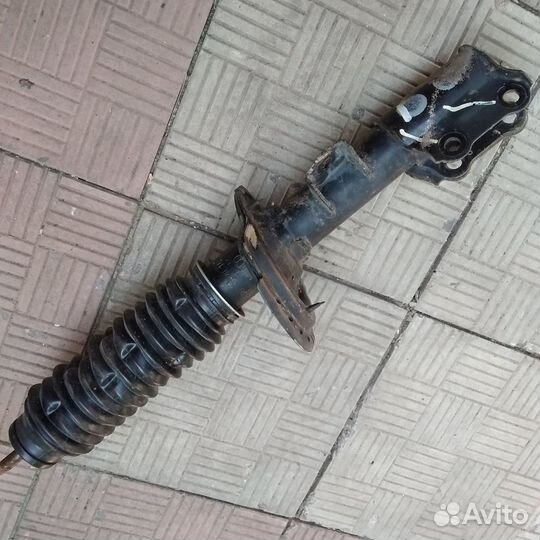 Hyundai Solaris амортизатор стойка