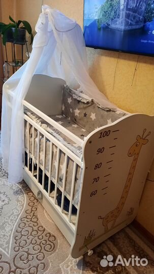 Детская кровать с маятником и ящиком