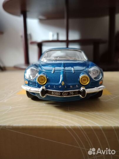 Коллекционная модель автомобиля Alpine A110. 1:24