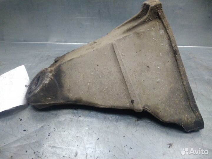 Кронштейн двигателя правый Audi 80/90 B4