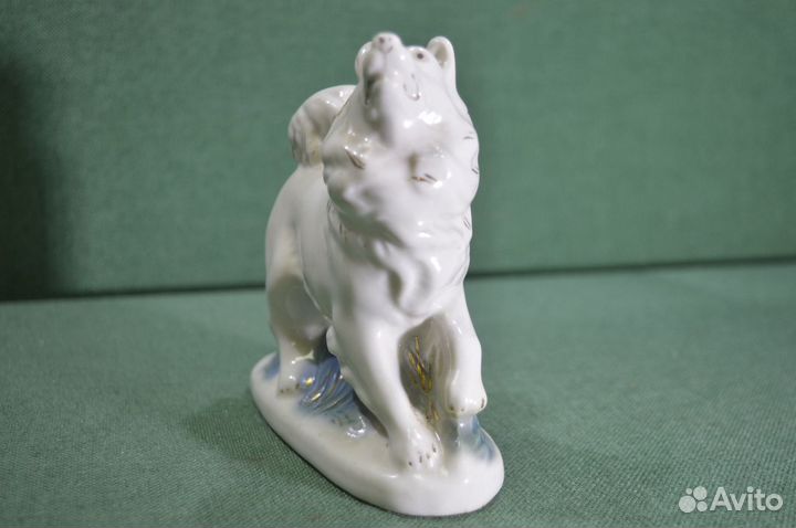 Статуэтка фарфоровая 