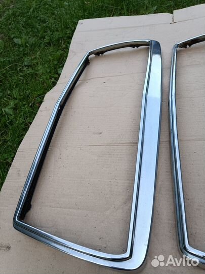 Рамка решётки радиатора Мерседес Е124