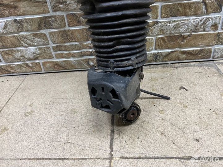 Пневмоамортизатор подвески задний левый Audi Q7 4L