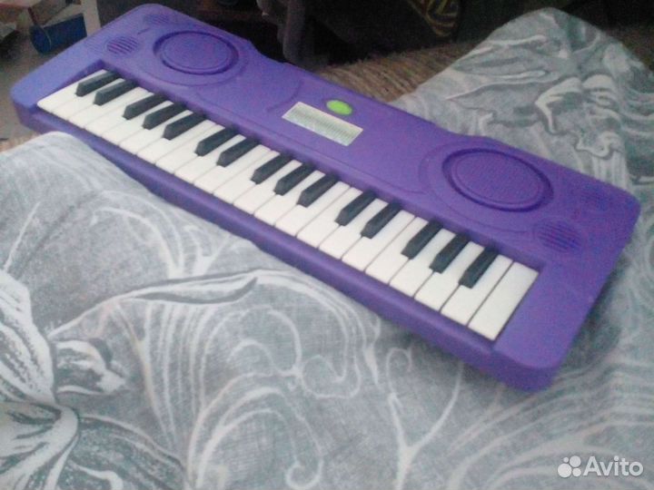 Первый синтезатор-Игрушка. Очень хорошее состояние