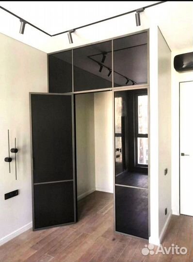 Стеклянная перегородка для зонирования