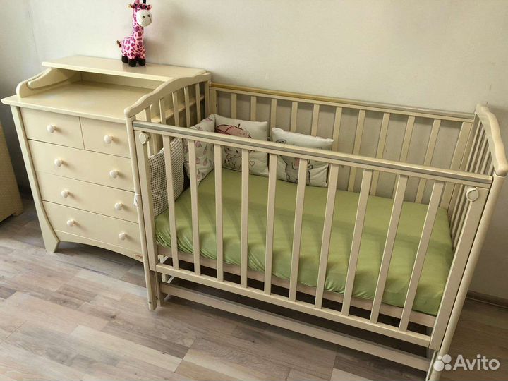 Кроватка+ комод