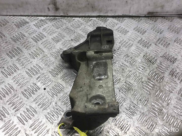 Кронштейн генератора Renault Scenic K4m976