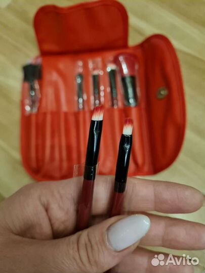 Кисти макияж