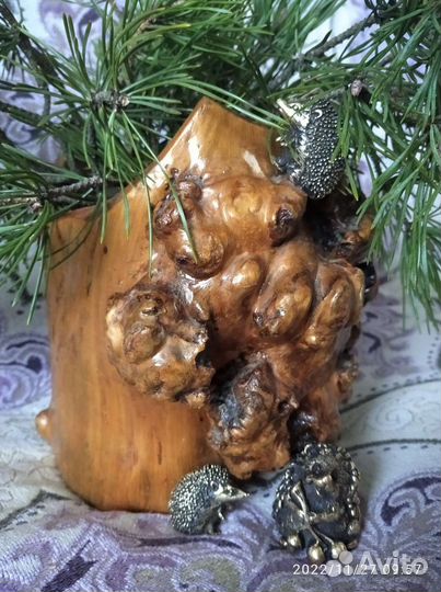 Бронза. Ёжики, семейство. Ваза из капа