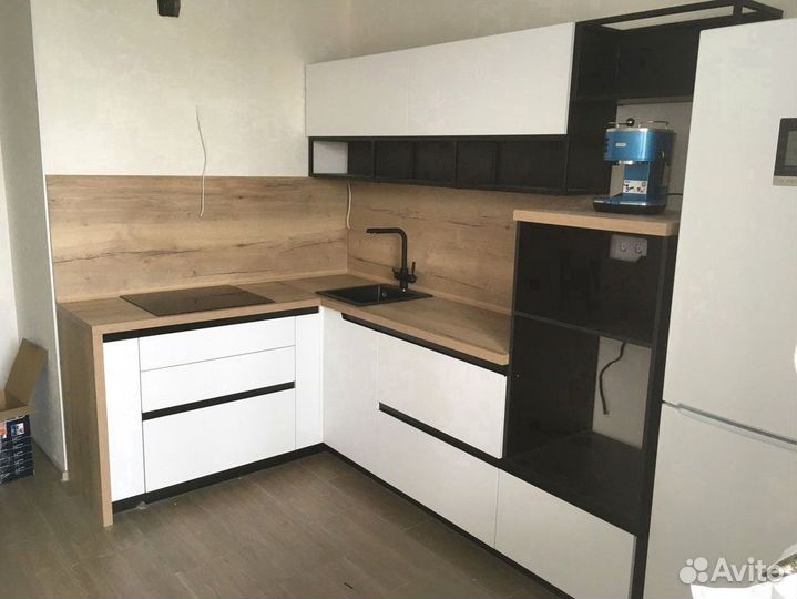 Кухонный гарнитур в стиле хай тек