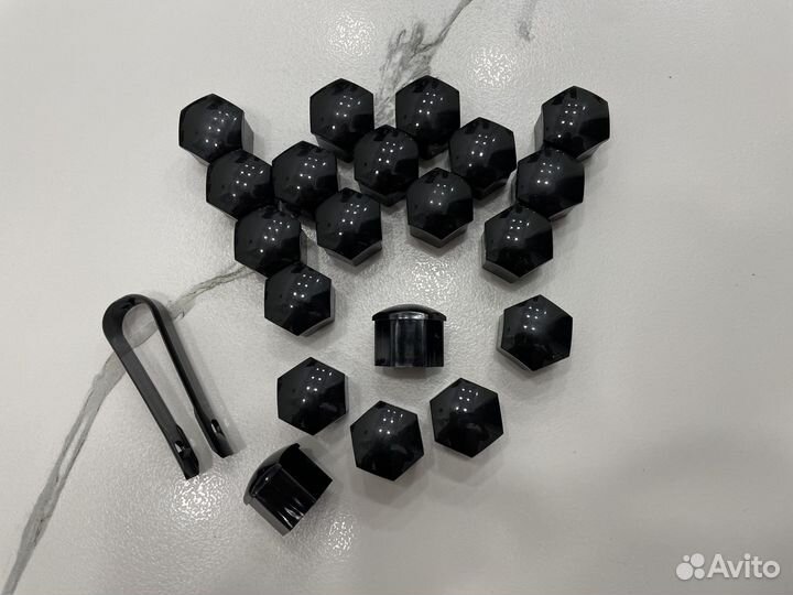 Колпачки черные на колесные болты 17 19 21 22