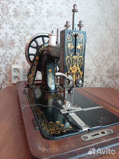 Винтажная швейная машинка erda