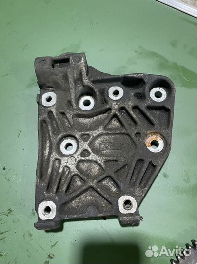 Кронштейн компрессора nissan cube az10 cga3-de