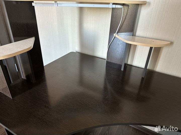 Письменный стол