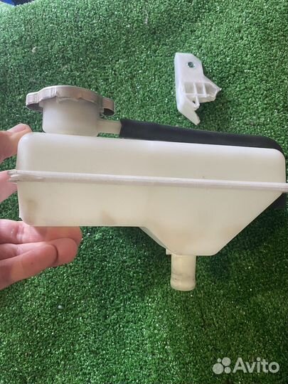 Расширительный бачок Ниссан Лиф Ze1