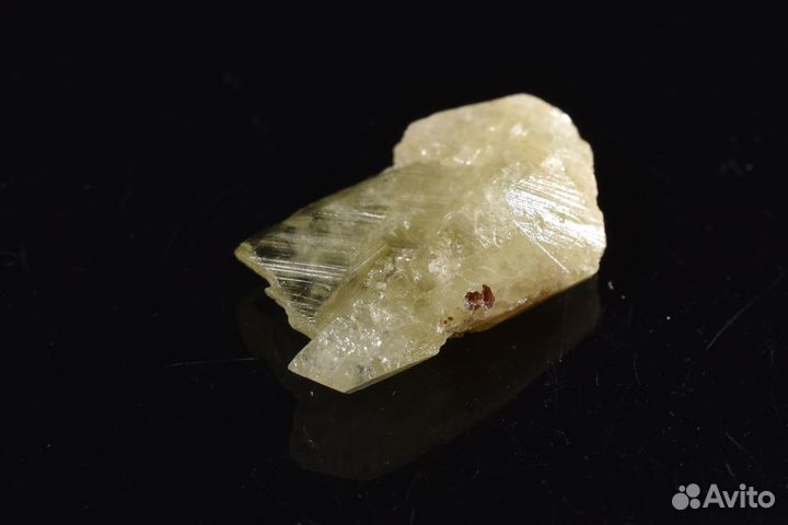 Бразилианит. Лот №496