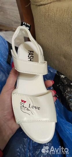 Сандали для девочки новые