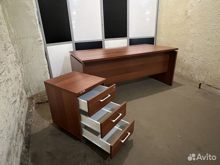 Стол для руководителя 180х90х76см