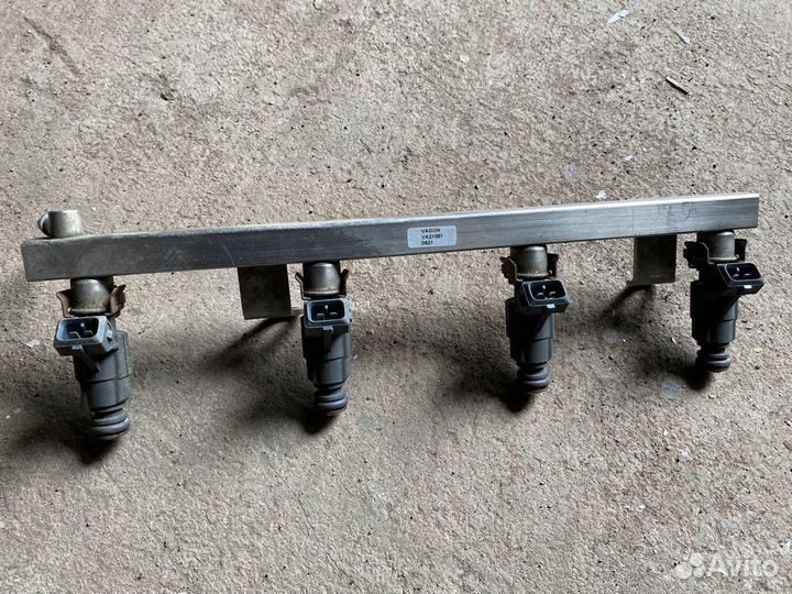 Рампа топливная с форсунками Lifan Breez 520