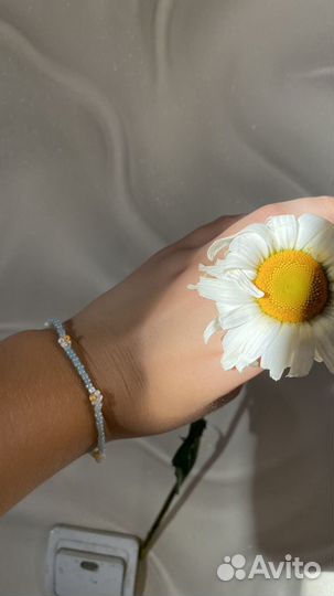 Браслет с ромашками