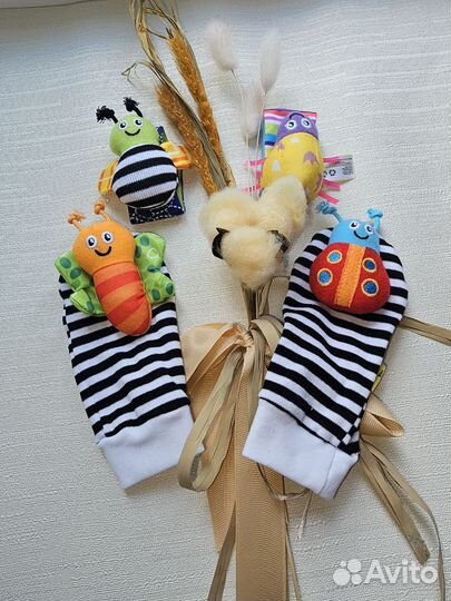 Детские носки-погремушки в комплекте с браслетами