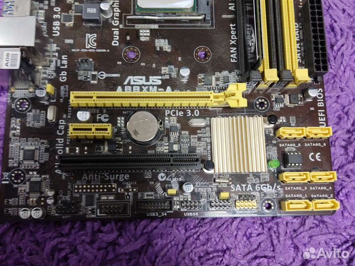 Материнская плата с процессором и памятью