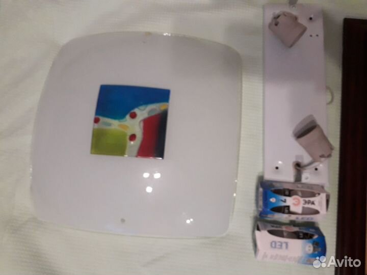 С В Е Т И Л Ь Н И К с картиной