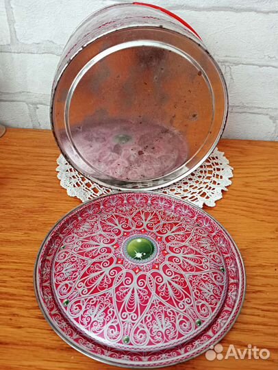 Жестяная банка для новогоднего подарка. Винтаж