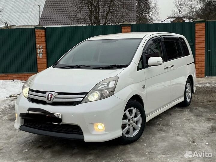 Toyota Isis 1.8 CVT, 2013, 68 900 км