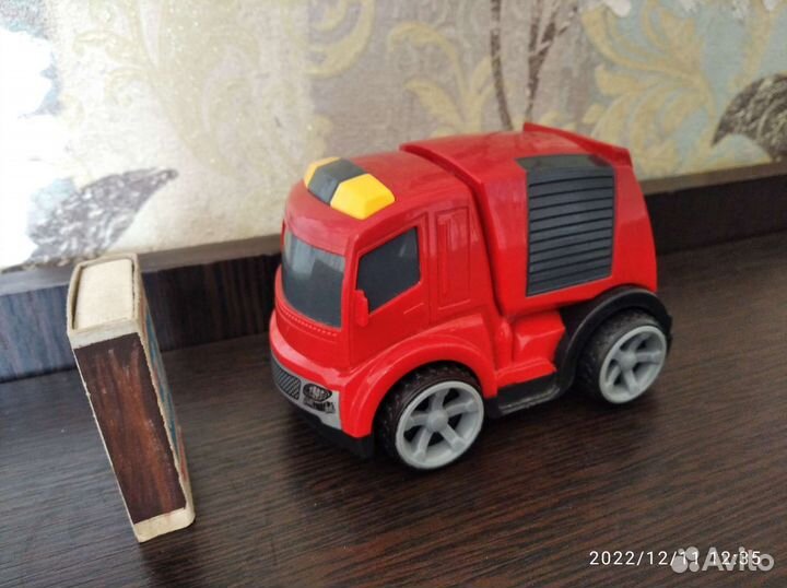 Детские инерционные машинки и паровозик